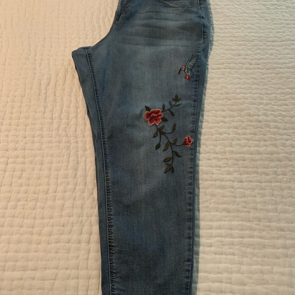 EMBROIDERED EARL SKINNY ANKLE JEANS - Picture 2 of 3